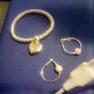 Earrings and bracelets set